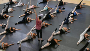 Barre a terre avec Béatrice Legendre Choukroun - Académie Internationale de Danse de Biarritz